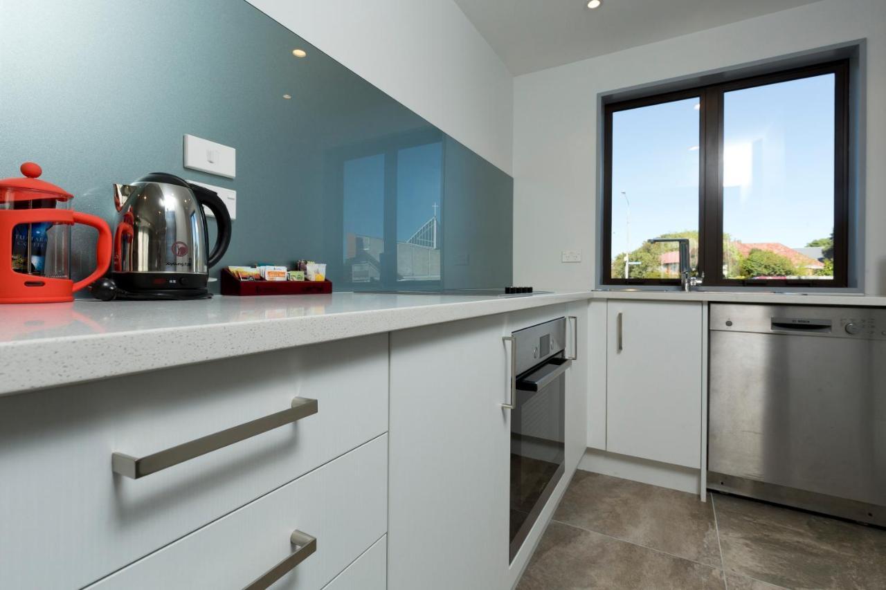 2 On Whiteleigh And 239 On Lincoln Motel Christchurch Exterior foto A modern kitchen